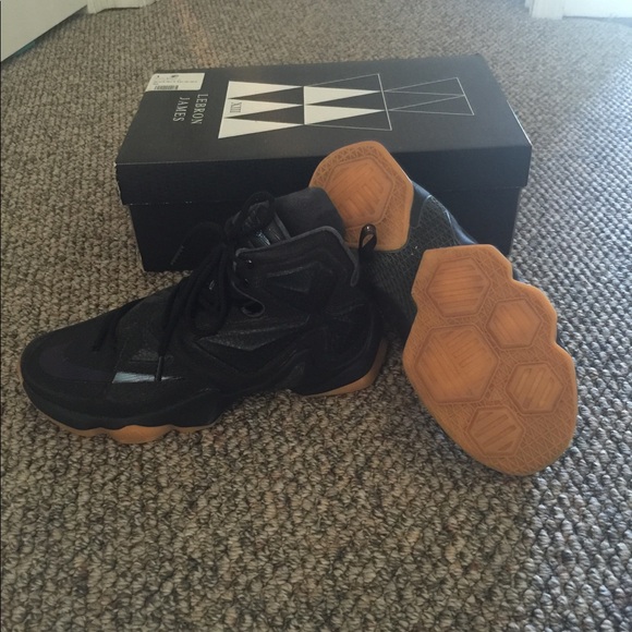 LEBRON XIII Black Lion 9.5 - Picture 1 of 3